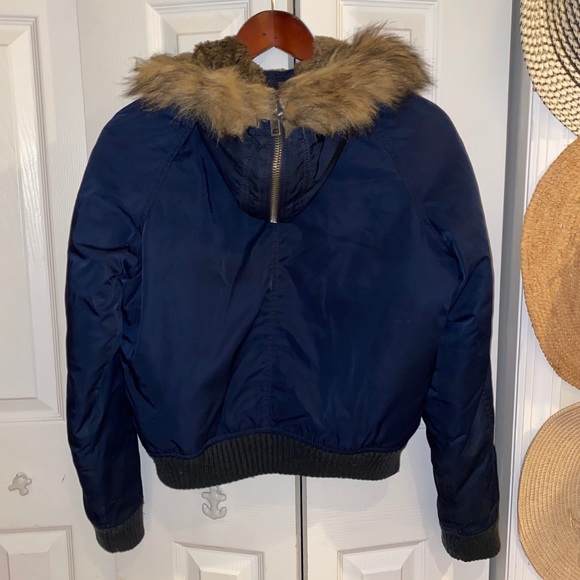 💕AE | Blue Puffer Jacket - Picture 2 of 12